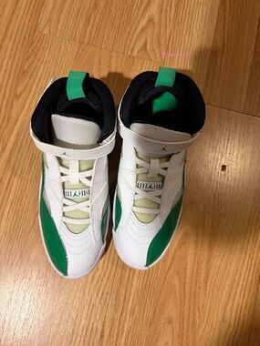 Nike Kids White and Green High-Top Sneakers with Velcro Strap